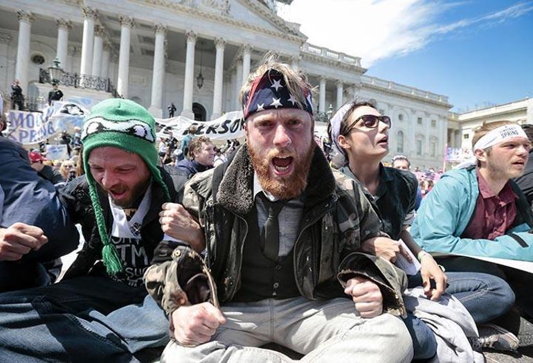 ABDde Kongre önünde siyaset-para ilişkisi protestosunda 400 gözaltı