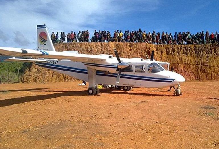Papua Yeni Ginede uçak kazası: 12 ölü