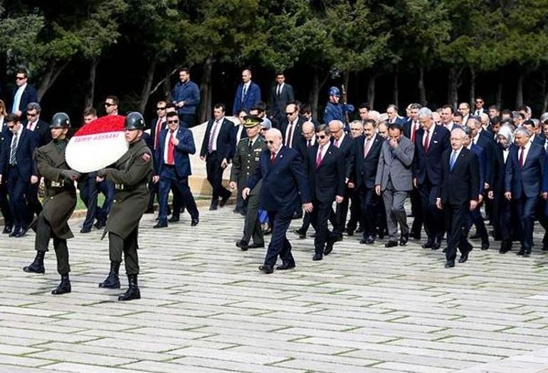 Anıtkabirde dikkat çeken ayrıntı