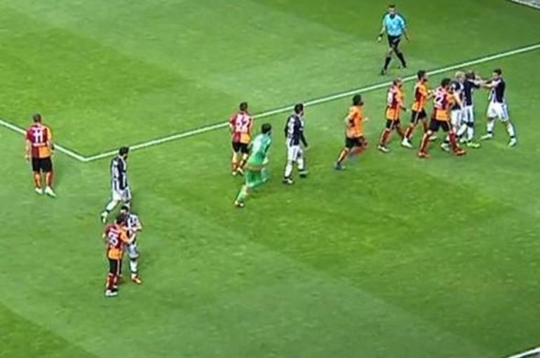 Galatasaray-Beşiktaş derbisinde ortalık karıştı