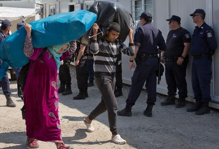 Yunanistan mülteci kampı İdomeniyi boşaltıyor