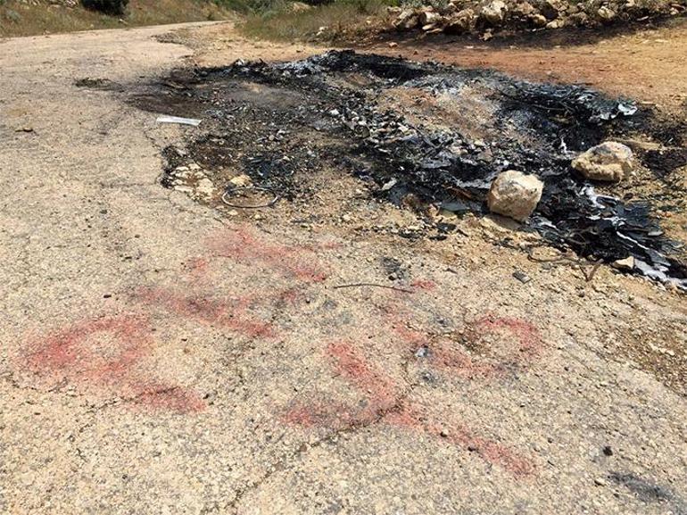 PKKlılar silahla vurdukları muhtarı aracında yaktı