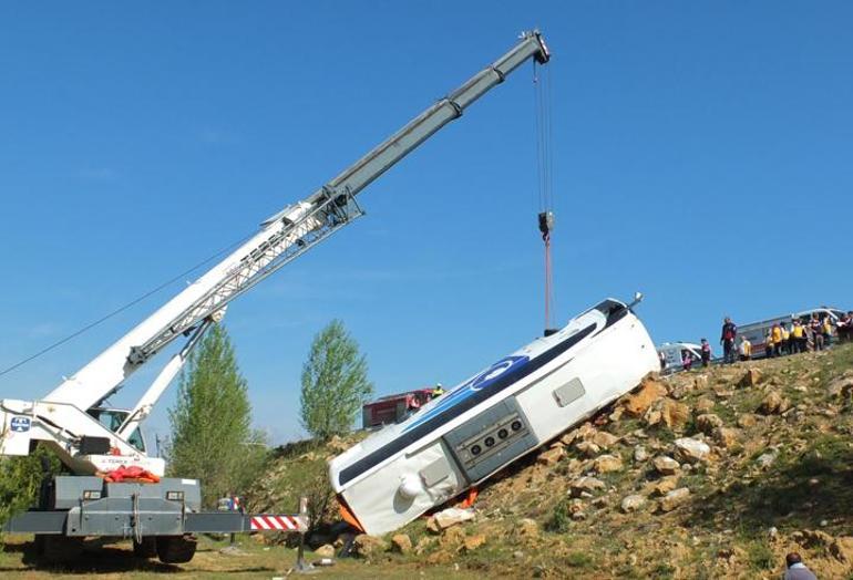 Yozgatta yolcu otobüsü devrildi: 3 ölü, 15 yaralı