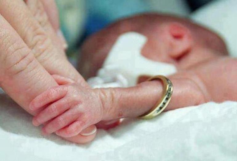 Beyin ölümü gerçekleşen kadın 4 ay sonra doğum yaptı