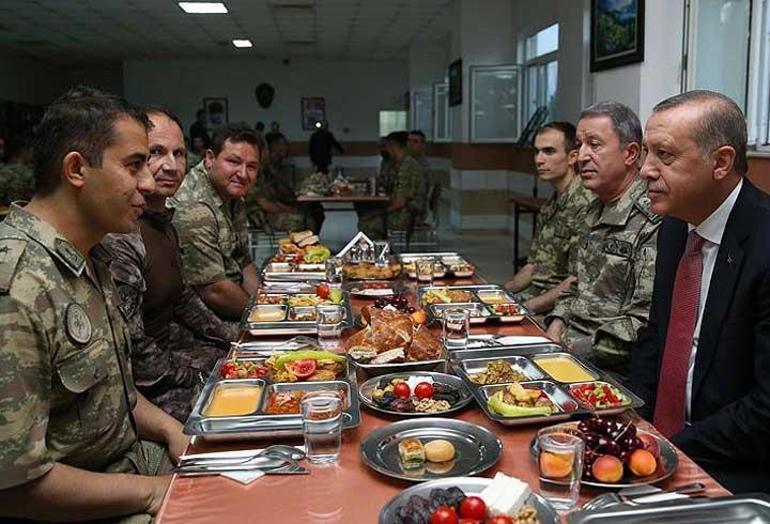 Erdoğan Mardinde askerlerle iftar yaptı