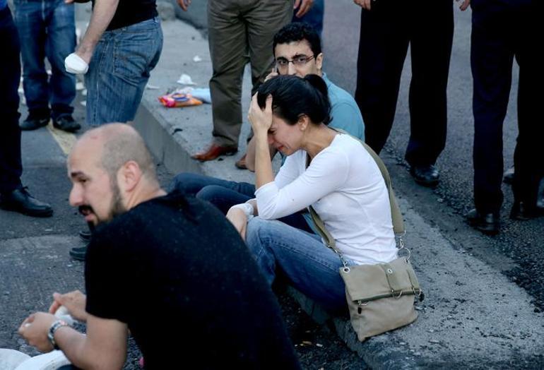 İstanbul Cevizlibağda metrobüs devrildi: Yaralılar var