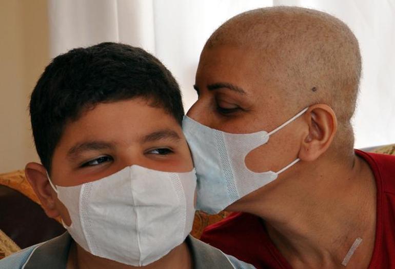 Ana oğulun kansere karşı  mücadelesi