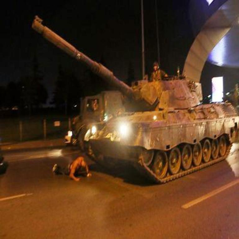 Tankın önüne yatan adam konuştu