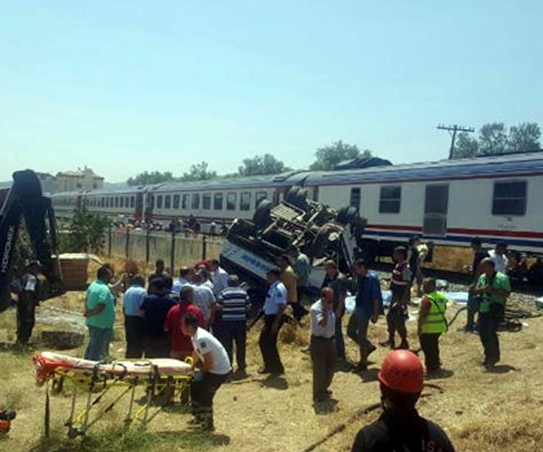 Manisada tren kazası: 6 ölü