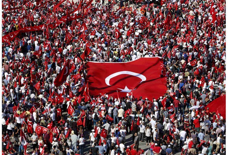 CHPnin çağrısıyla Taksimde Cumhuriyet ve Demokrasi mitingi