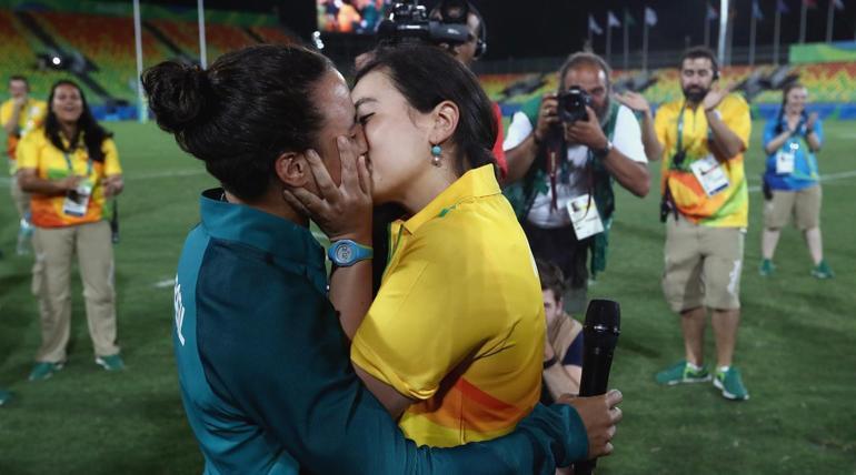 Lezbiyen evlilik teklifi Rio Olimpiyatlarına damga vurdu