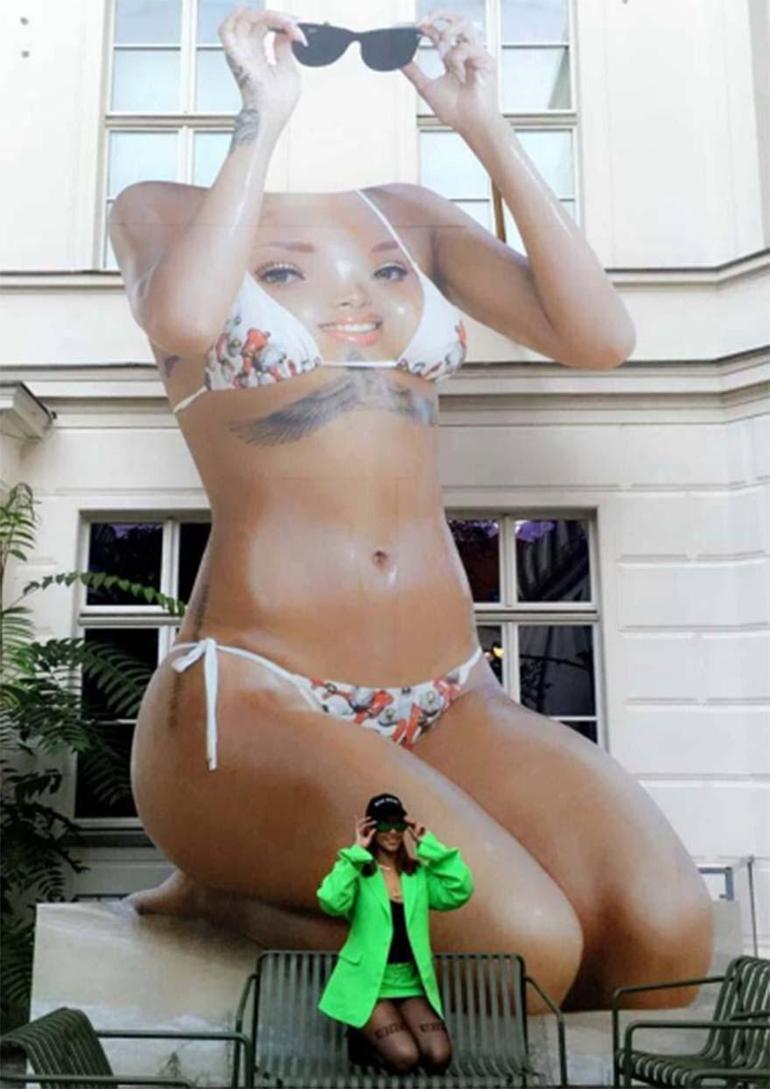 Rihanna’dan heykel fotoğrafı