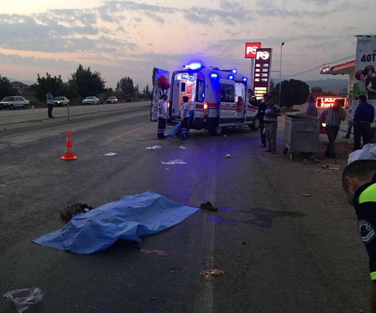 Manisada trafik kazası: 1 ölü, 27 yaralı