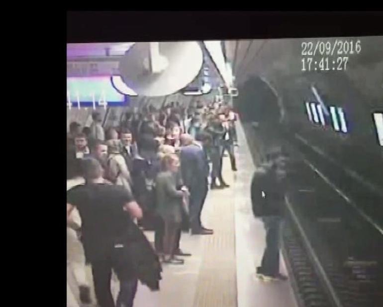İstanbul metrosunda seferler durdu, yolcular tahliye edildi
