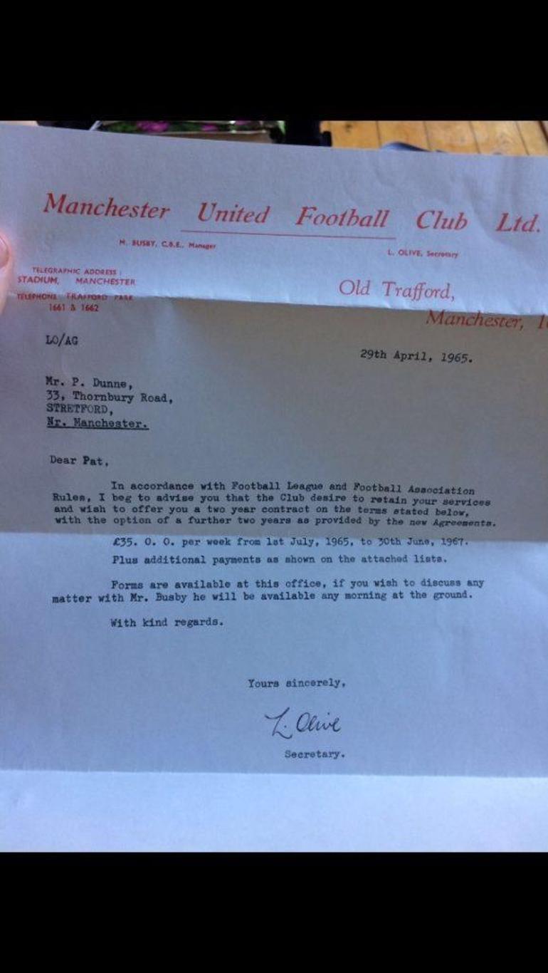 1965te Manchester Unitedda oynayan bir futbolcu ne kadar maaş alıyordu