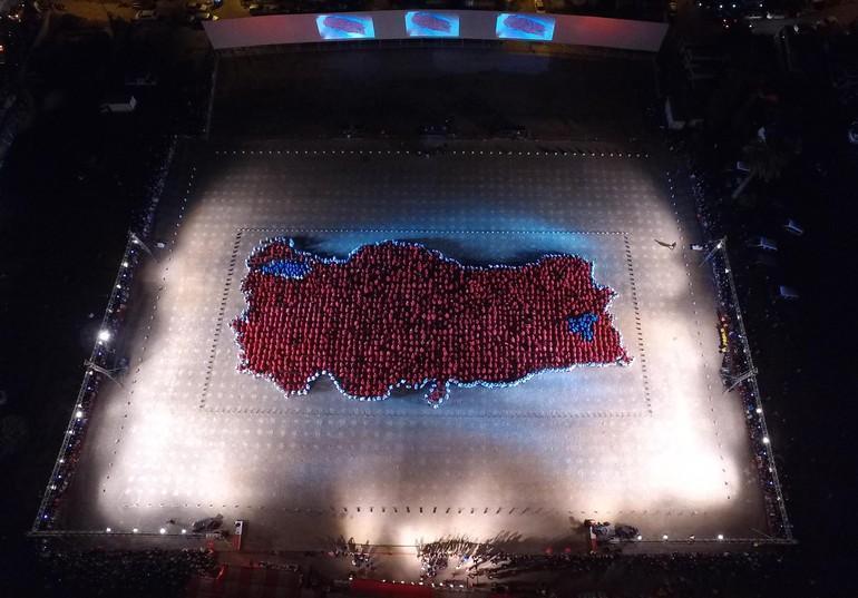 İzmirde 2 bin 123 kişilik muhteşem Türkiye haritası