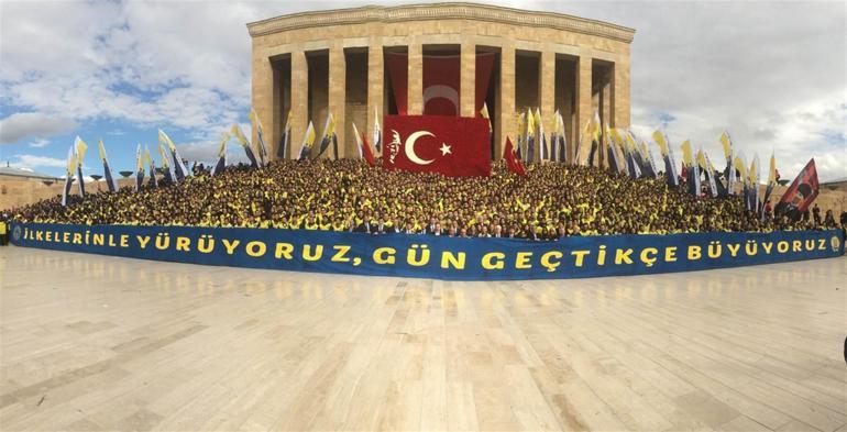 Ali Koç Fenerbahçeli taraftarlarla Anıtkabiri ziyaret etti