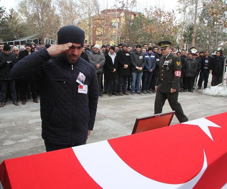 Fırat Kalkanında şehit olan askerler son yolculuklarına uğurlandı