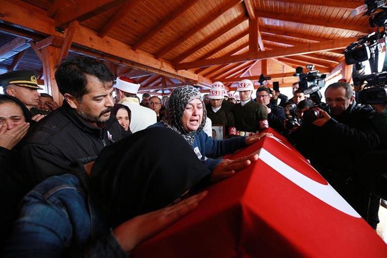 Fırat Kalkanında şehit olan askerler son yolculuklarına uğurlandı