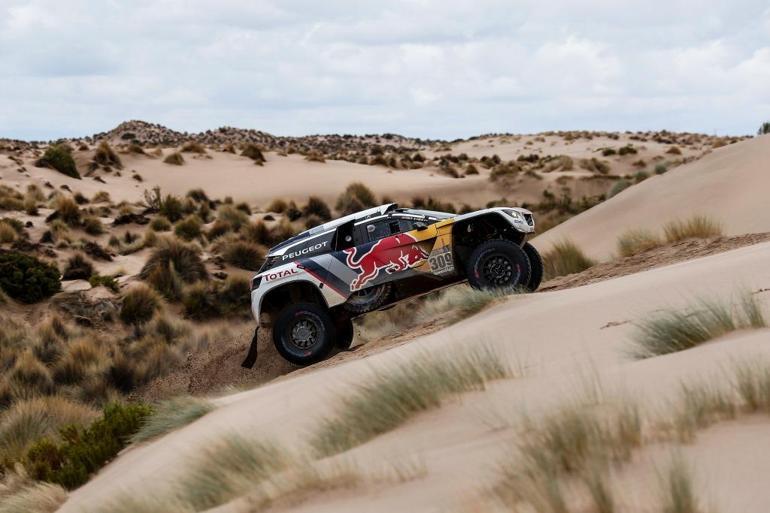 Peugeot, Dakar’da hız kesmiyor