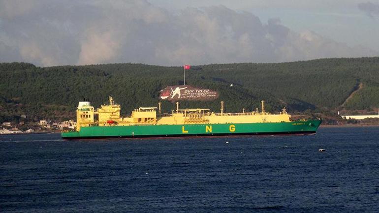 300 metrelik dev tanker Çanakkale Boğazını kapattı