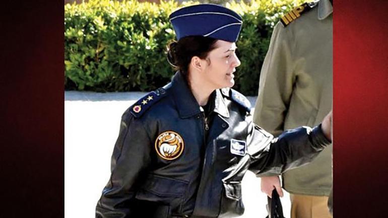 TSKnın ilk kadın generali olacak denilen Yarbay Bülbül ve eşi serbest bırakıldı