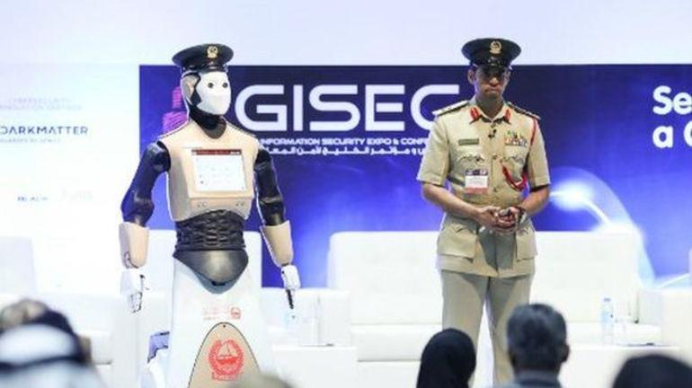 Dubaide ilk robot polis göreve başlıyor