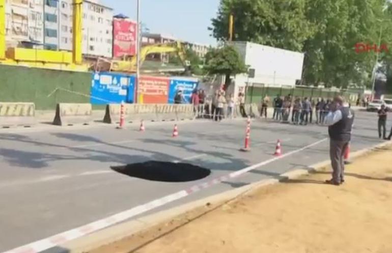 Son dakika... Beşiktaşta yol çöktü. Yol trafiğe kapandı