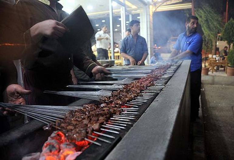 İftardan sahura: Ciğer kebabı keyfi