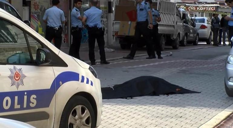 Son dakika...İstanbul Esenyurtta dehşet 1i kadın 2 kişi sokak ortasında öldürüldü