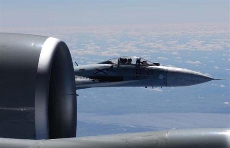 Rus jeti ABD savaş uçağının 1,5 metre uzağında