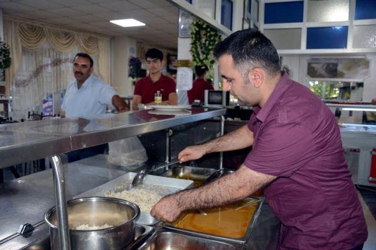 Elazığda yıllardır devam eden gelenek: Bu masaya oturan aç kalkmıyor