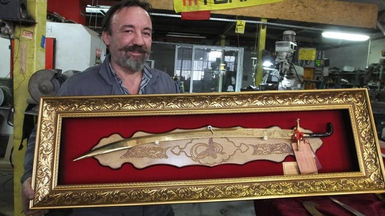 Cumhurbaşkanı Erdoğan için altın kaplama Kanuni kılıcı yaptı
