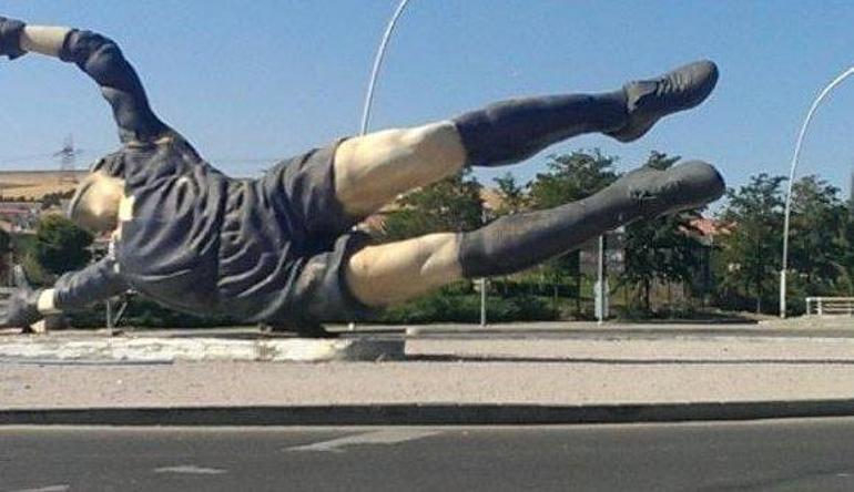 Melih Gökçek’in futbolcu heykelleri de kaldırıldı