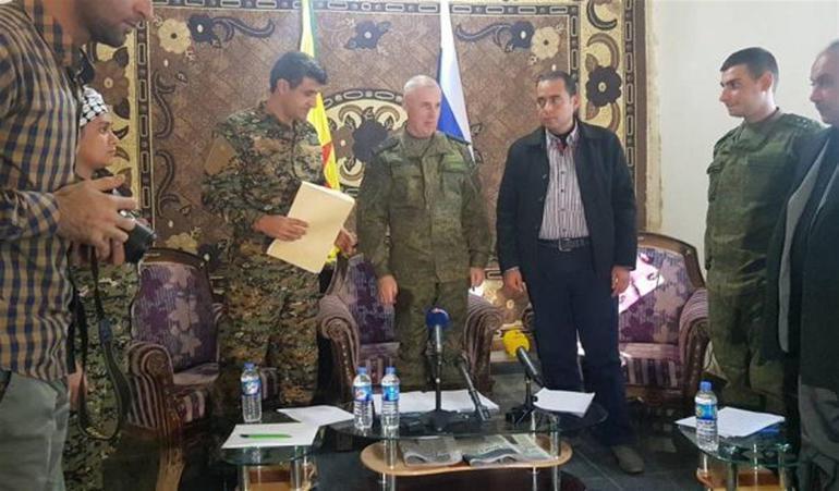 YPG sözcüsü ve Rus komutan bir arada