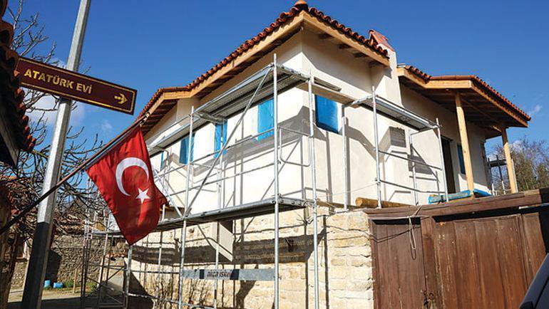 Atatürk evini strafor ile kapladılar