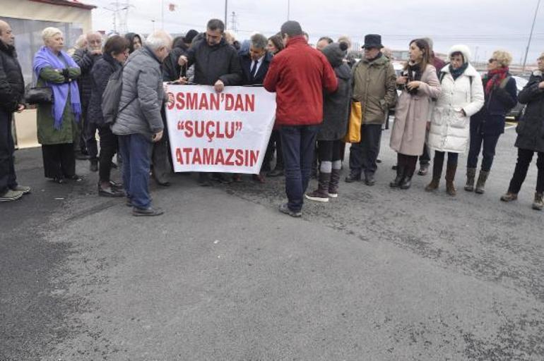 Osman Kavala için Silivri Cezaevi önünde toplananlara jandarmadan engel