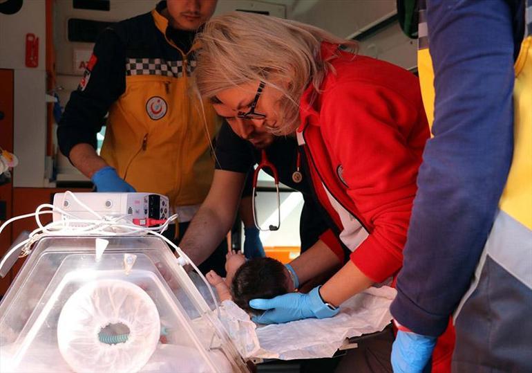 Zonguldakta 13 günlük bebek hava ambulansıyla İstanbula sevk edildi