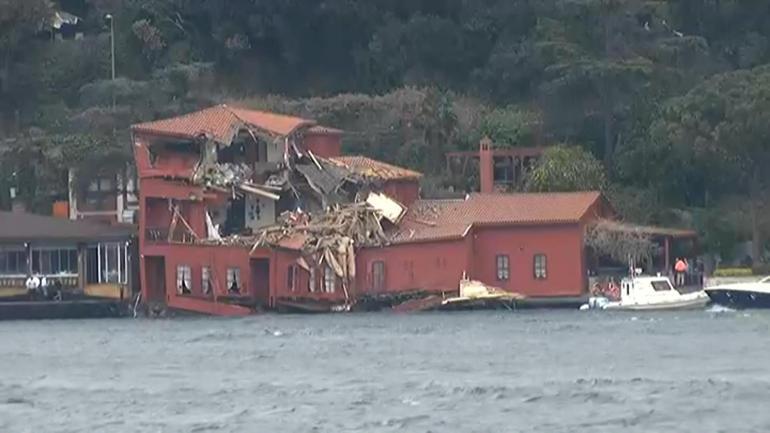 Son dakika... İstanbul Boğazında gemi yalıya çarptı