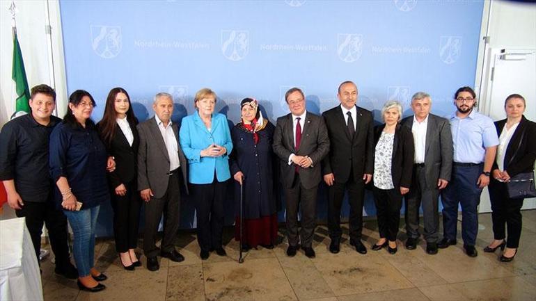 Mevlüt Çavuşoğlu Almanyada: Angela Merkel ile Solingen faciası anmasına katıldı