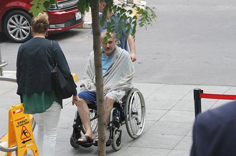 Faik Öztürk tekerlekli sandalyeyle görüntülendi