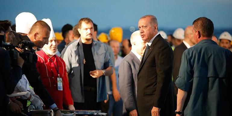 Cumhurbaşkanı Erdoğanı taşıyan uçak 3. Havalimanına indi