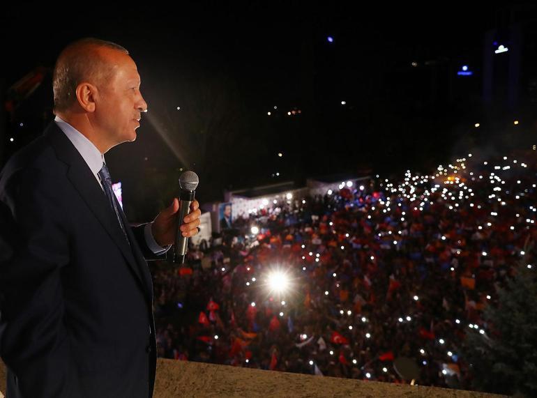 Cumhurbaşkanı Erdoğanın balkon konuşmasının tamamı