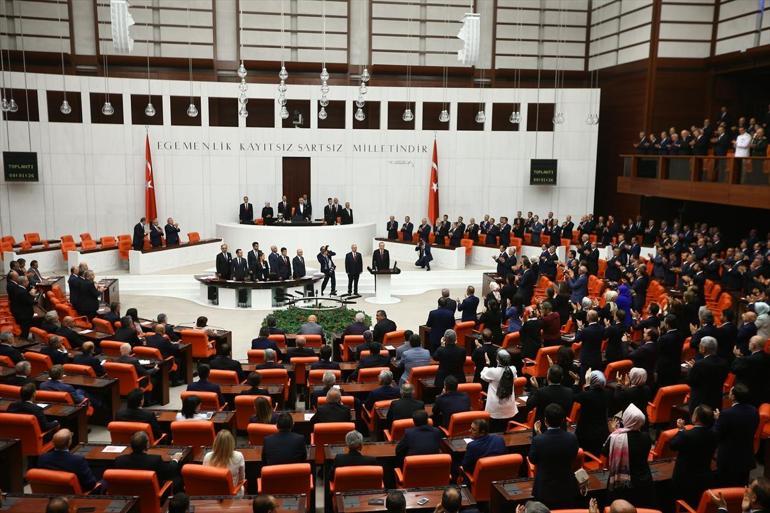 Cumhurbaşkanı Erdoğan TBMMde yemin ederek resmen göreve başladı