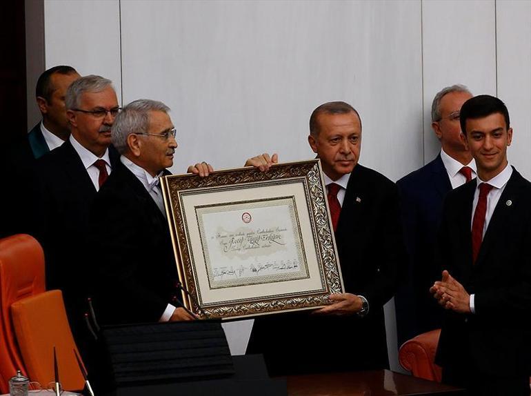 Cumhurbaşkanı Erdoğan TBMMde yemin ederek resmen göreve başladı
