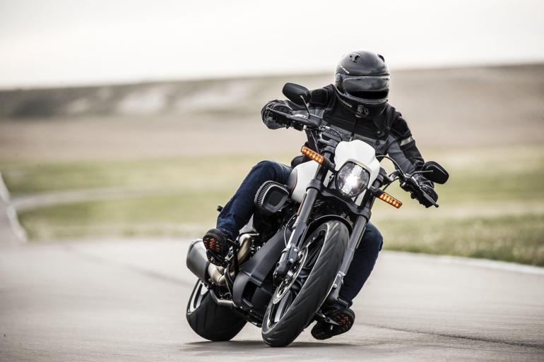 Harley ailesine yeni cruiser katıldı