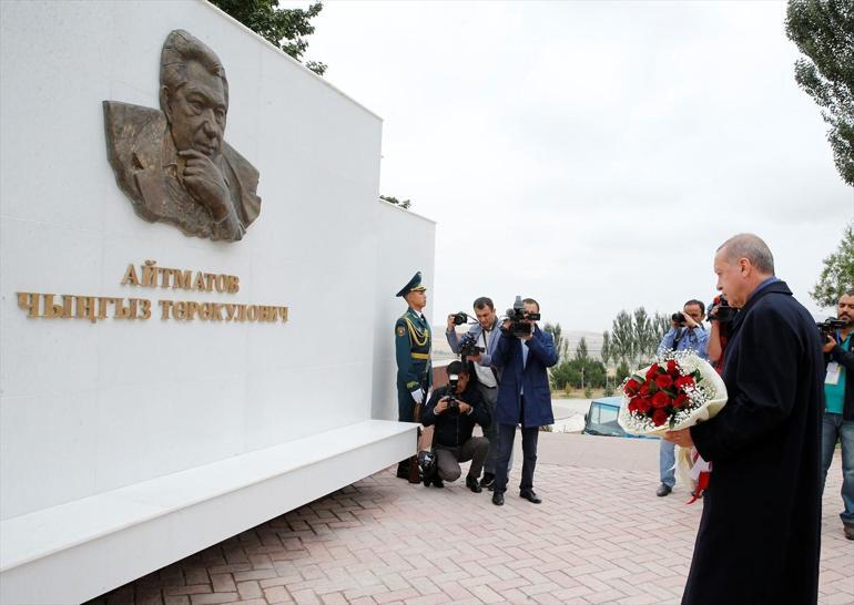 Cumhurbaşkanı Erdoğana Kırgızistanda fahri doktora ünvanı