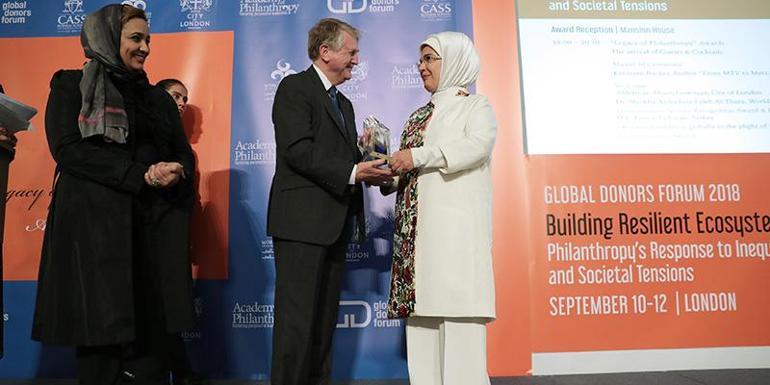 Emine Erdoğana İnsani Hizmet Takdir Ödülü