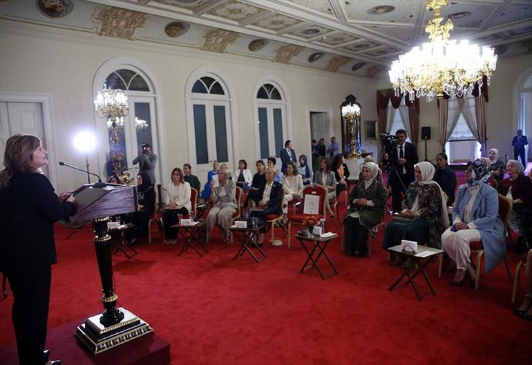 Emine Erdoğan, Bezmialem Valide Sultan Söyleşisine katıldı