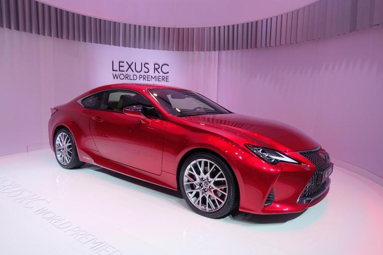 Lexus yeniliklerle Parise renk kattı
